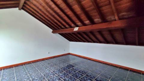 VENDA de CASA - MORADIA com garagem, jardim e quintal - Pico da Pedra, Ribeira Grande, São Miguel, Açores