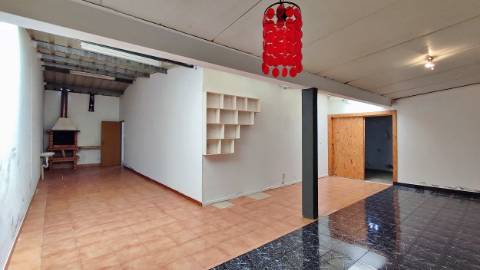 VENDA de CASA - MORADIA com garagem, jardim e quintal - Pico da Pedra, Ribeira Grande, São Miguel, Açores