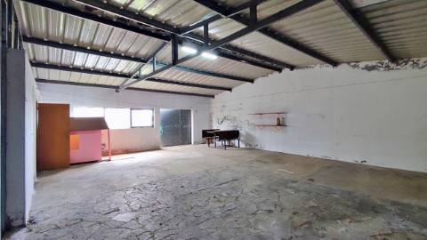 VENDA de CASA - MORADIA com garagem, jardim e quintal - Pico da Pedra, Ribeira Grande, São Miguel, Açores