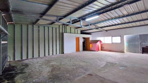 VENDA de CASA - MORADIA com garagem, jardim e quintal - Pico da Pedra, Ribeira Grande, São Miguel, Açores