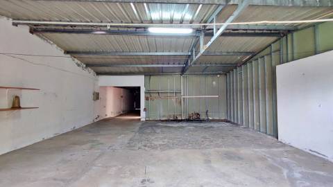 VENDA de CASA - MORADIA com garagem, jardim e quintal - Pico da Pedra, Ribeira Grande, São Miguel, Açores