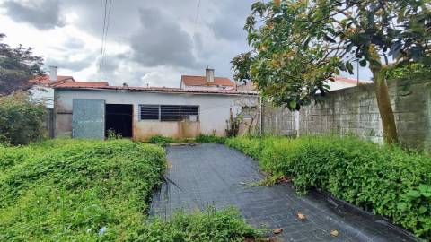 VENDA de CASA - MORADIA com garagem, jardim e quintal - Pico da Pedra, Ribeira Grande, São Miguel, Açores