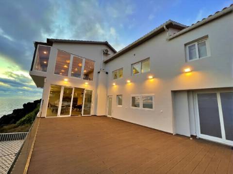 Edifício com BAR RESTAURANTE à beira mar para VENDA - Lajes do Pico, Ilha do PICO, AÇORES