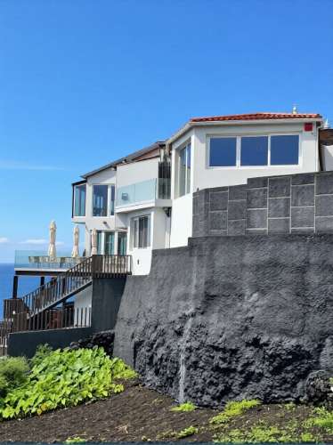 Edifício com BAR RESTAURANTE à beira mar para VENDA - Lajes do Pico, Ilha do PICO, AÇORES