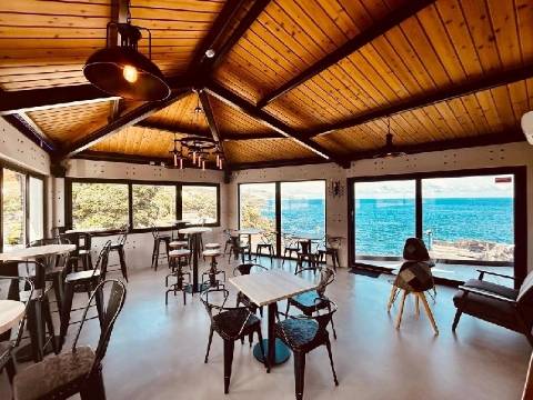 Edifício com BAR RESTAURANTE à beira mar para VENDA - Lajes do Pico, Ilha do PICO, AÇORES