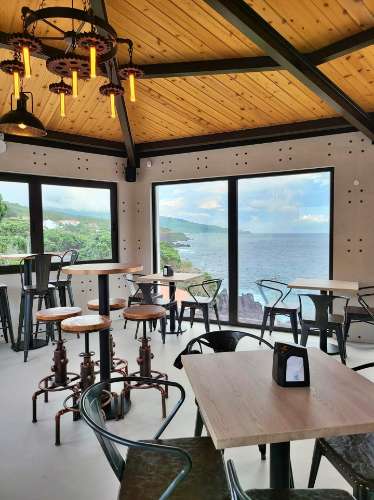 Edifício com BAR RESTAURANTE à beira mar para VENDA - Lajes do Pico, Ilha do PICO, AÇORES