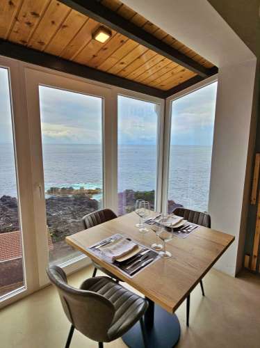 Edifício com BAR RESTAURANTE à beira mar para VENDA - Lajes do Pico, Ilha do PICO, AÇORES