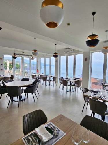 Edifício com BAR RESTAURANTE à beira mar para VENDA - Lajes do Pico, Ilha do PICO, AÇORES