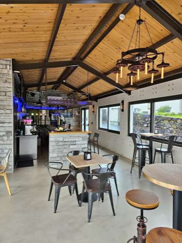 Edifício com BAR RESTAURANTE à beira mar para VENDA - Lajes do Pico, Ilha do PICO, AÇORES