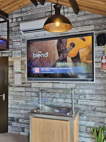 Edifício com BAR RESTAURANTE à beira mar para VENDA - Lajes do Pico, Ilha do PICO, AÇORES