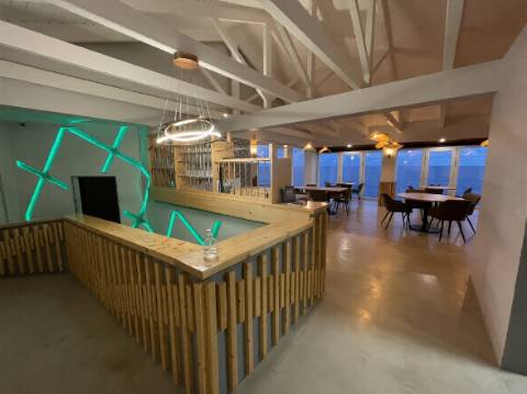 Edifício com BAR RESTAURANTE à beira mar para VENDA - Lajes do Pico, Ilha do PICO, AÇORES