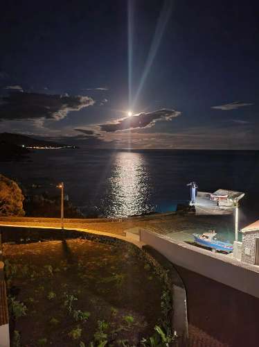 Edifício com BAR RESTAURANTE à beira mar para VENDA - Lajes do Pico, Ilha do PICO, AÇORES
