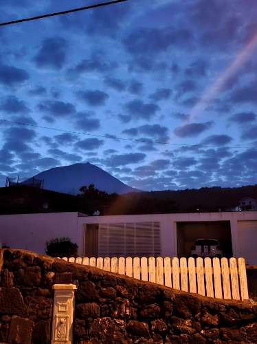 Edifício com BAR RESTAURANTE à beira mar para VENDA - Lajes do Pico, Ilha do PICO, AÇORES
