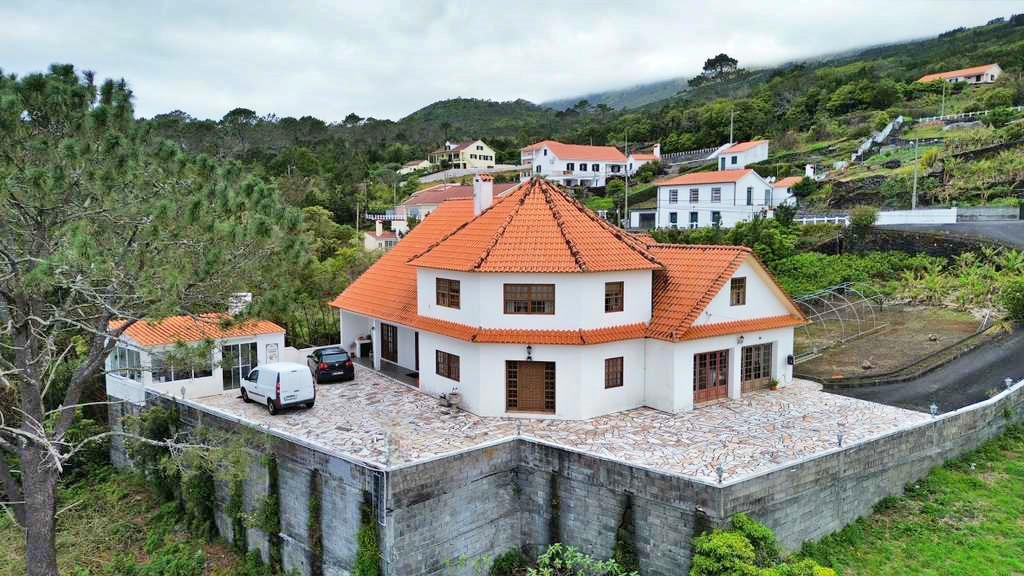 VENDA de MORADIA - VIVENDA T5 com vista mar - São João, Lajes do Pico, Ilha do PICO, Açores