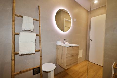 APARTAMENTO T2 para ARRENDAR junto ao Hospital e Parque Atlântico, Ponta Delgada