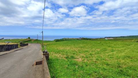 VENDA de AMPLO TERRENO URBANO com VISTA MAR - Santo António Nordestinho, Nordeste, Ilha de São Miguel, Açores