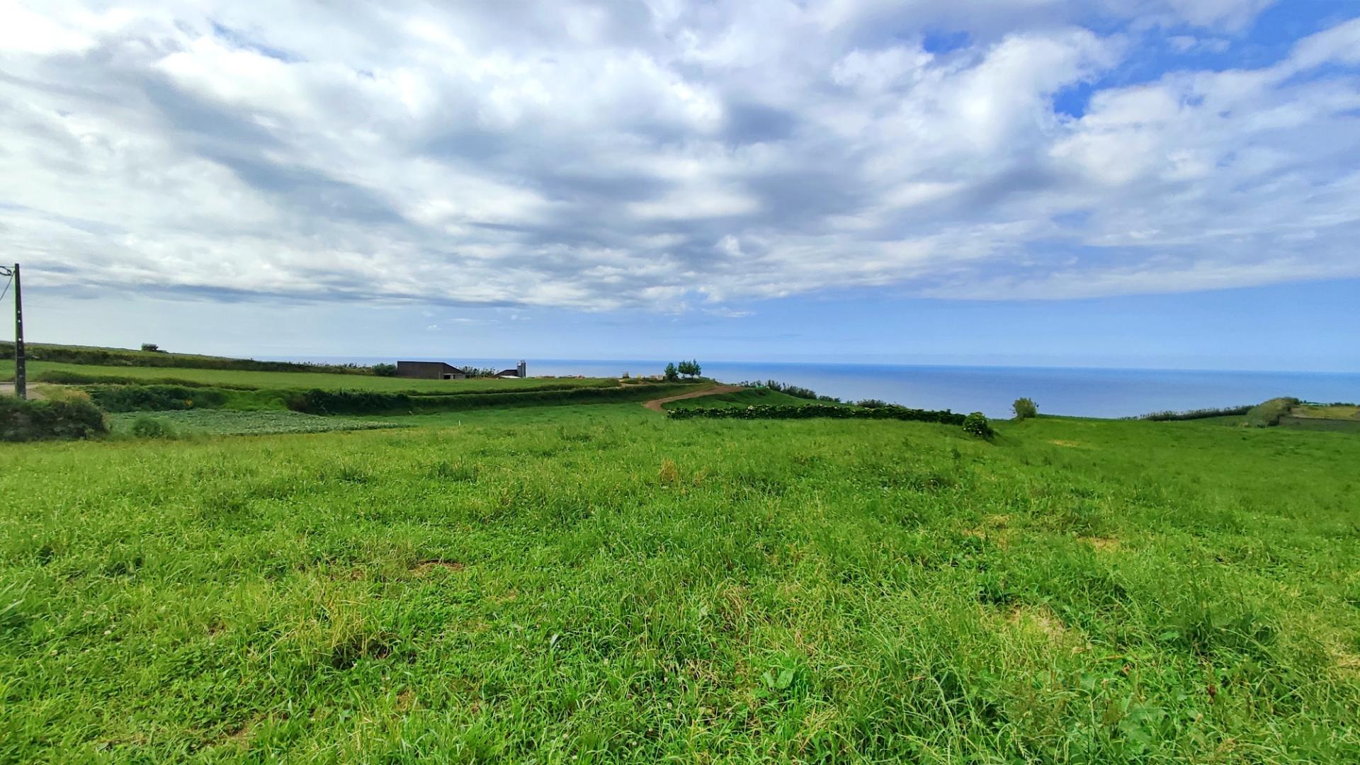 VENDA de AMPLO TERRENO URBANO com VISTA MAR - Santo António Nordestinho, Nordeste, Ilha de São Miguel, Açores