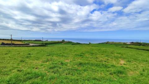VENDA de AMPLO TERRENO URBANO com VISTA MAR - Santo António Nordestinho, Nordeste, Ilha de São Miguel, Açores