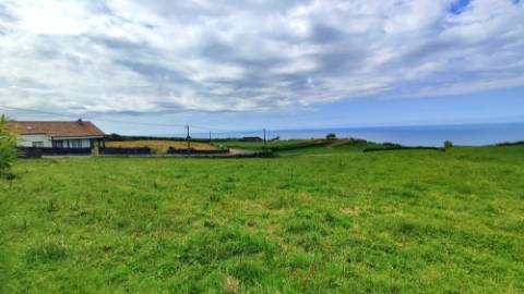 VENDA de AMPLO TERRENO URBANO com VISTA MAR - Santo António Nordestinho, Nordeste, Ilha de São Miguel, Açores