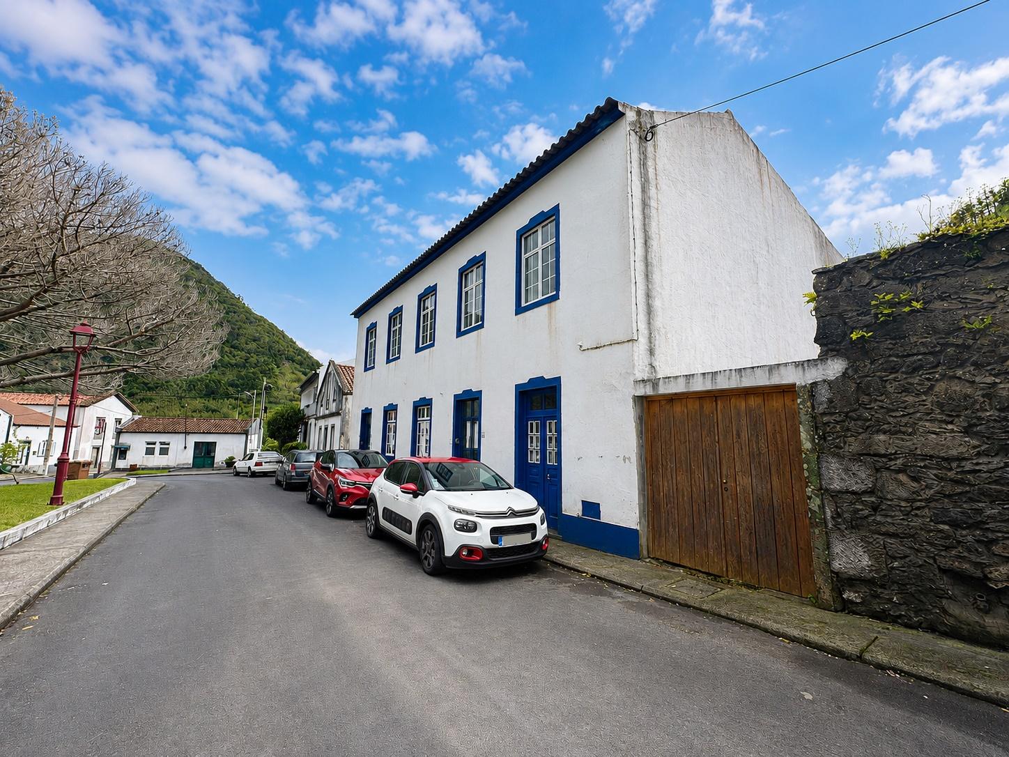 AMPLA MORADIA para VENDA com Licença AL - Faial da Terra, Povoação, São Miguel, Açores