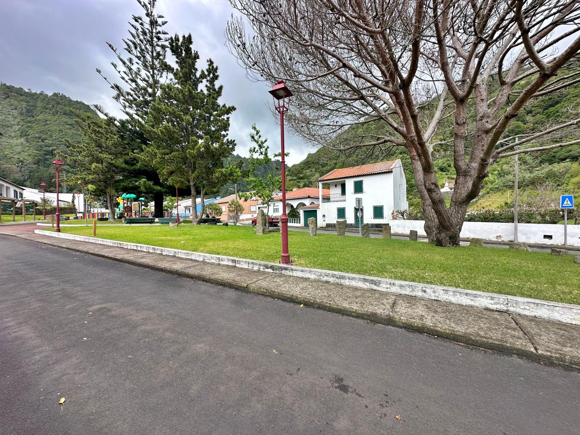 AMPLA MORADIA para VENDA com Licença AL - Faial da Terra, Povoação, São Miguel, Açores