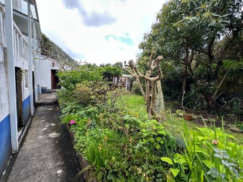 AMPLA MORADIA para VENDA com Licença AL - Faial da Terra, Povoação, São Miguel, Açores