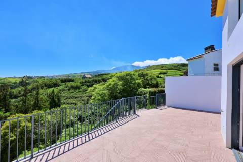 MORADIA NOVA para venda, com vista mar, Santana, Nordeste, Ilha de São Miguel, Açores