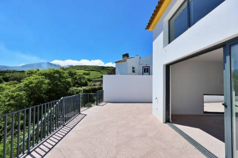 MORADIA NOVA para venda, com vista mar, Santana, Nordeste, Ilha de São Miguel, Açores