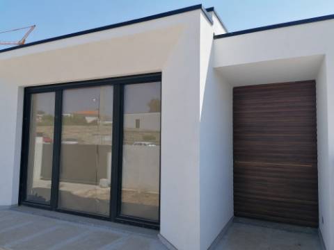 MORADIA TÉRREA T3+1 - Castelões