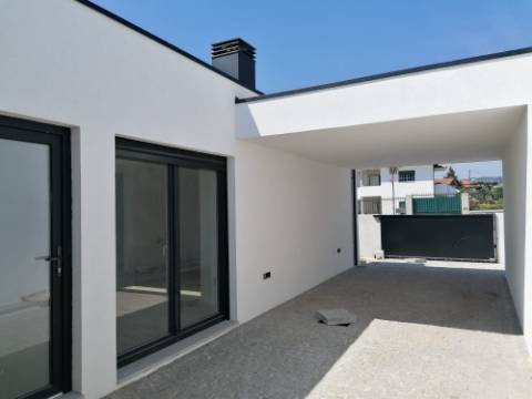 MORADIA TÉRREA T3+1 - Castelões