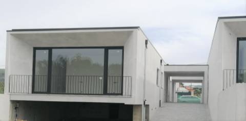 MORADIA TÉRREA T3+1 - Castelões