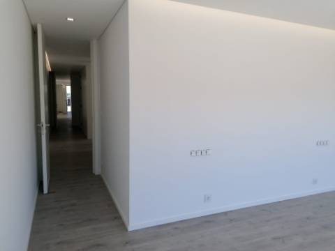 MORADIA TÉRREA T3+1 - Castelões