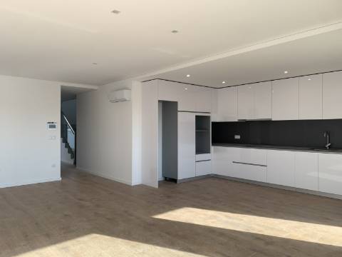 MORADIA T4 NOVA - Pronta a Habitar !!