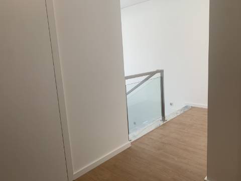 MORADIA T4 NOVA - Pronta a Habitar !!