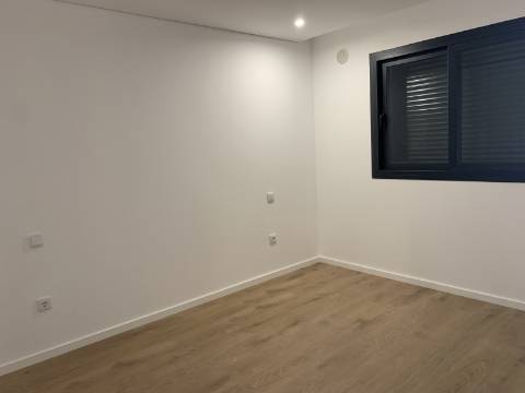 MORADIA T4 NOVA - Pronta a Habitar !!