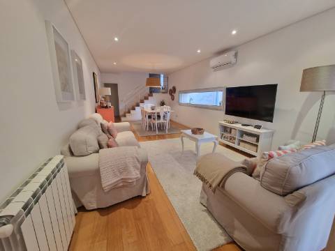 Moradia T3 + Escritório - Á entrada da Cidade