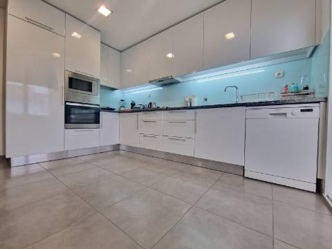 Moradia T3 + Escritório - Á entrada da Cidade