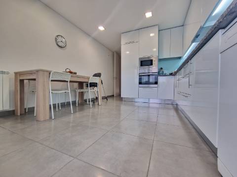 Moradia T3 + Escritório - Á entrada da Cidade