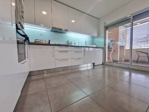 Moradia T3 + Escritório - Á entrada da Cidade