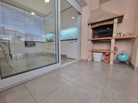 Moradia T3 + Escritório - Á entrada da Cidade