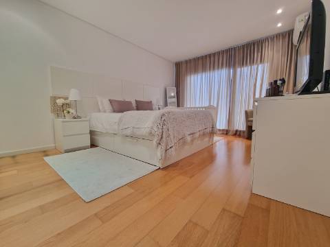 Moradia T3 + Escritório - Á entrada da Cidade