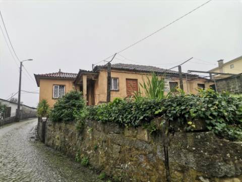 Moradia Rústica para Restauro