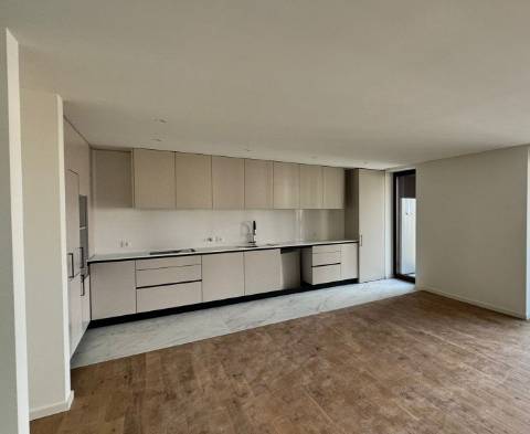 APARTAMENTO T1 NOVO - JOANE