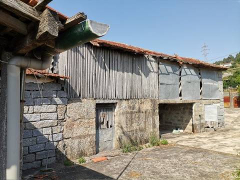 Moradia T4 para Restauro