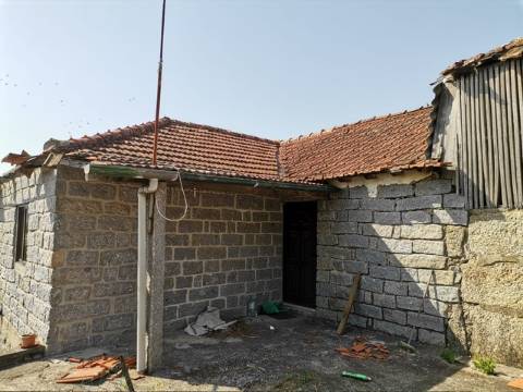 Moradia T4 para Restauro