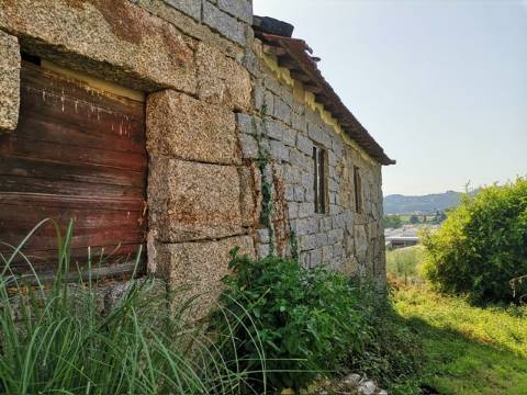 Moradia T4 para Restauro