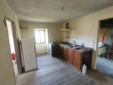 Moradia T4 para Restauro