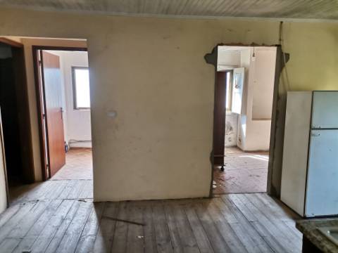 Moradia T4 para Restauro