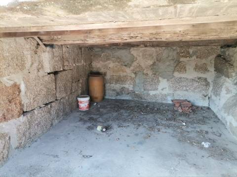 Moradia T4 para Restauro