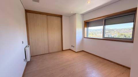 MORADIA T3 C/ NOVA - À ENTRADA DA CIDADE